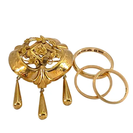 Diverse smycken, 18K guld, slitage, gravyrer Vikt: 16,9 g
