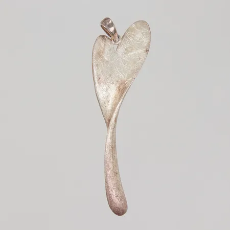 Hänge längd inkl. ögla 63mm, bredd 17mm, repor, GHA, Silver 925/1000 Vikt: 8,5 g