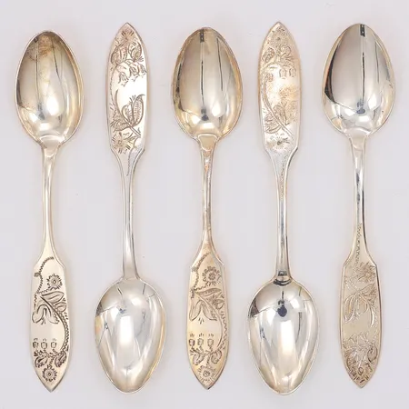 5 Kaffeskedar modell Tornedal 12cm, gravyr, 830/1000 silver Vikt: 74,9 g