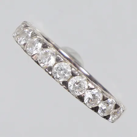 Ring med vita stenar stl:18 bredd 2-3mm GHA silver 925/1000 Vikt: 3,1 g
