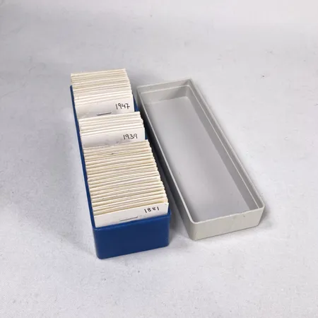 Parti 25-öringar, 41st, olika årtal 1880-1960, i pappetuier i samlarlåda, silver 400-600/1000 vikt ca 94g Vikt: 94 g