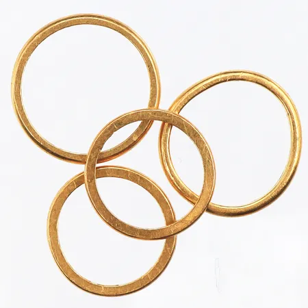 Ringar 4 st med gravyrer,23k. Vikt: 19,9 g