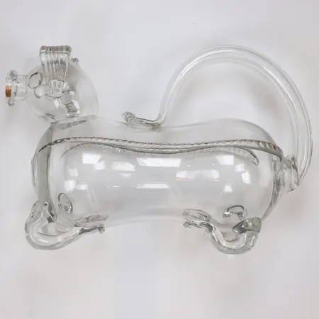 Fyllehund i glas längd 23cm, höjd 13cm, 1900-tal  Skickas med paket.