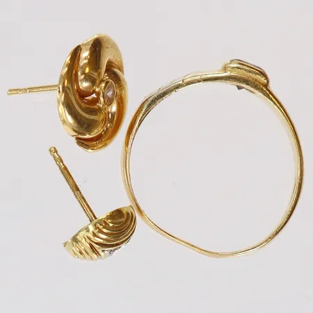 Guldskrot defekt sten 18K.  Vikt: 4 g