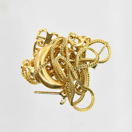 Diverse defekt guld 18K. Vikt: 8,2 g