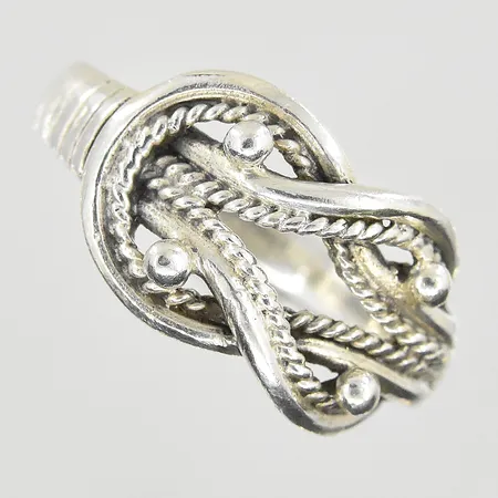 Ring kärleksknut stl:17½ bredd 3-11mm, 925/1000 silver. Vikt: 3,8 g