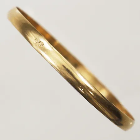 Armring Ø65mm, bredd 5,2mm, bucklig, ostämplad, 18K  Vikt: 15 g