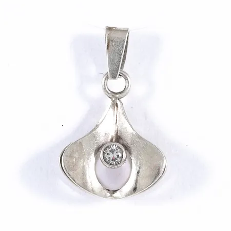 Hänge med vit sten bredd 12,5mm, längd 20mm silver 925/1000 0,9g. 
