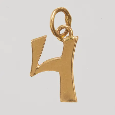 Hänge siffran 4, längd ca 7mm, bredd ca 7,5mm, otydliga stämplar, Vikt: 0,7g.
