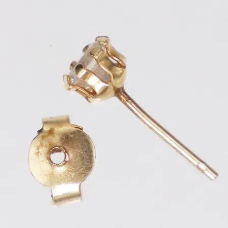 1 udda örhänge med vit sten Ø5,5mm, 1 snurrebuss 14K  Vikt: 0,7 g