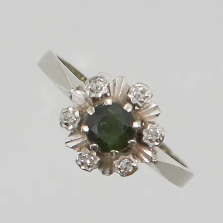 Ring med diamanter 6x ca 0,01ct stl:18 bredd 11mm troligtvis peridot, sliten, 18K 3,3g.