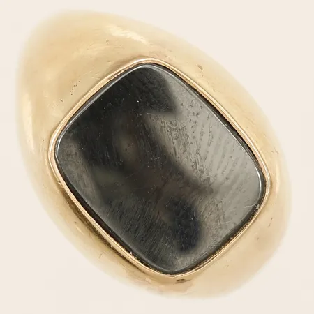 Klackring med hematit stl 17½, bredd 2,5-12mm, 18K  Vikt: 4,5 g