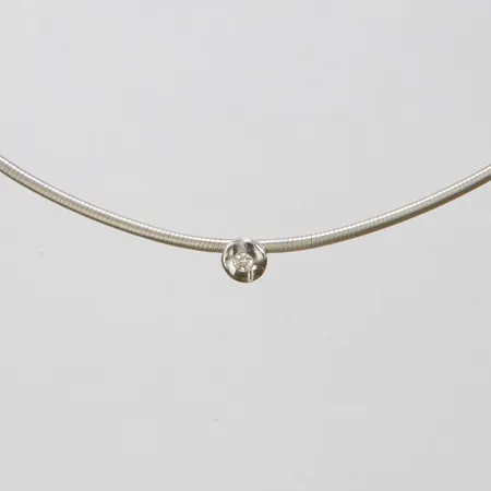 Collier halvstelt med briljantslipad diamant 1 x ca 0,10ct, längd ca 44cm, bredd 2,5mm, ojämnheter på länk, vitguld, Vicenza, Italien, 18K Vikt: 14,4 g
