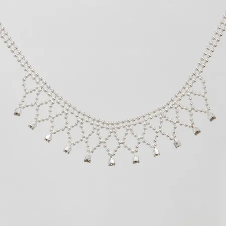 Collier med vita stenar, längd ca 42,5cm, bredd ca4-22mm, 925/1000 silver Vikt: 15 g