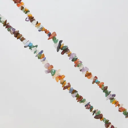 Stencollier med bl.a ametist, citrin, karneol, aventurin, bergkristall, jaspis, ca 90cm Vikt: 0 g