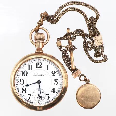 Fickur Hamilton,separat sekundvisare,tickar igång men ej funktionstestat, diameter ca 5.5 cm,doublé + klockkedja gulmetall. Vikt: 0 g