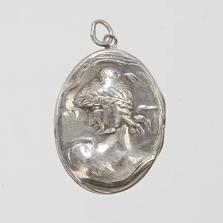 Hänge medaljong, ca 43x27,5mm, går ej att stänga, defekt, bucklig, repor, 925/1000 silver Vikt: 8 g