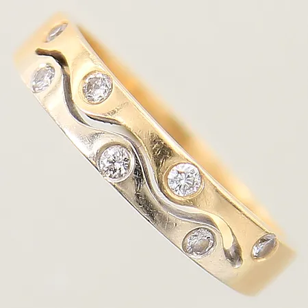 Ring med diamanter 7x 0,02ct stl: 17½ bredd 3,4mm tvåfärgad, gravyr 18K Vikt: 4 g
