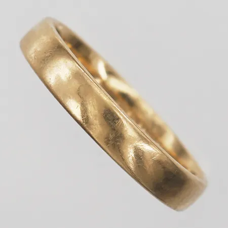 Ring slät med personlig gravyr, stl: 20, 18K guld Vikt: 4,8 g