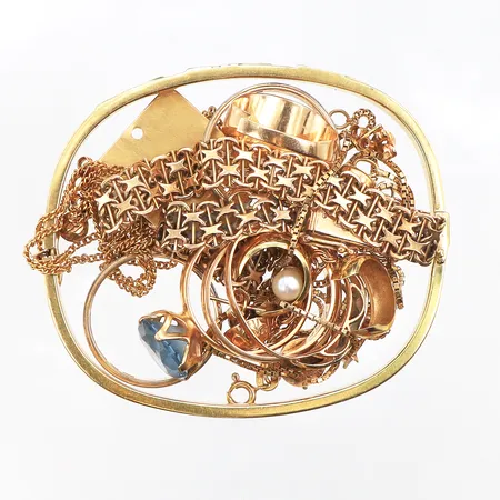 Diverse smycken med gravyrer och defekter en del med stenar/pärlor,18k. Vikt: 65,8 g