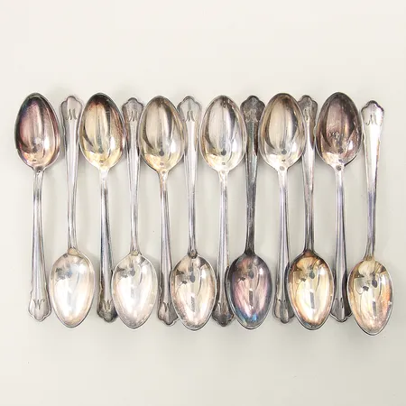 12 st kaffeskedar modell Chippendale längd 11cm, gravyr silver 830/1000 Vikt: 119,7 g