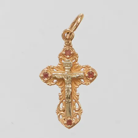 Hänge krucifix med röda stenar, längd 28mm, bredd 12mm, detalj i vitguld, inskription på baksida, 14K, Vikt: 1,8g Vikt: 1,8 g