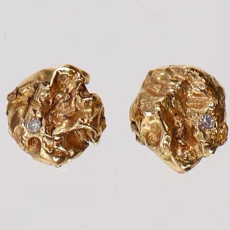 Ett par örhängen med 8/8-slipade diamanter 2 x 0,01ct Ø9,2mm 18K.  Vikt: 5,8 g