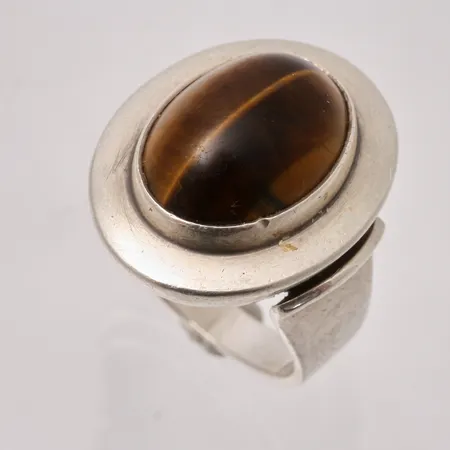 Ring stl:17, bredd 3,6-23,2mm, Tigeröga, mått 11,4x15,7mm, NE form Danmark, silver 925/1000, 10,8g.