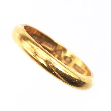 Ring med gravyr,23k. Vikt: 7,2 g