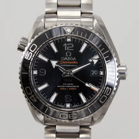 Herrur Omega Seamaster Professional Planet Ocean 600m/2000ft, stål, automatisk Co-Axial, 40mm, refnummer: 215.30.40.20.01.001, serienummer: 89744070, Cal 8800, datum, glasbaksida, stållänk med viklås, total längd ca 16,5cm, 4 extra länkbitar, repor, skruv saknas på viklåset, certifikat 2020, manual, box, ytterkartong