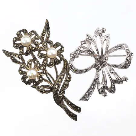 Broscher 2 st med markasiter,längd ca 4-6 cm,silver 830/1000. Vikt: 19,6 g