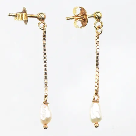 Örhängen paret med pärlor,höjd ca 33 mm,14k. Vikt: 1,2 g