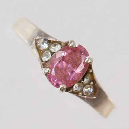 Ring rosa och vita stenar stl:17¼, bredd 2-7mm, 925/1000 silver Vikt: 2,7 g