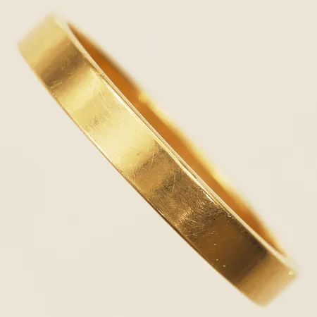 Ring Schalins slät stl:24, bredd 4mm, repig, 18K  Vikt: 7,3 g