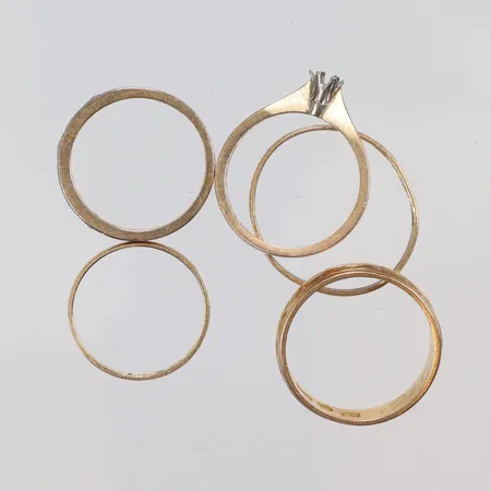 Diverse guld, defekt/gravyr, 18K Vikt: 14,1 g