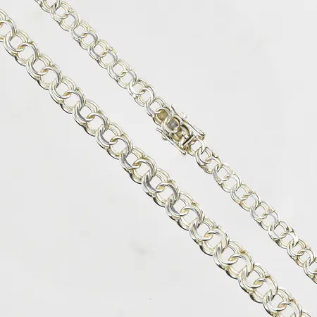 Collier Bismarck doserad längd 48½cm, bredd 5-7mm, glappt lås, 830/1000 silver. Vikt: 21,6 g