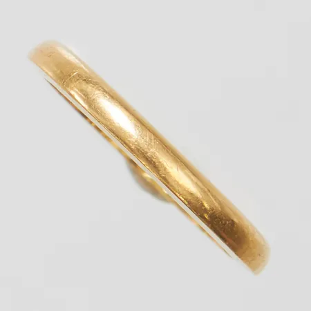 Ring slät stl:17, bredd 2,5mm, skev skena, personlig gravyr, år 1941, 20K, Vikt: 3,7g Vikt: 3,7 g