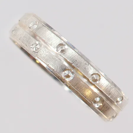 Ring bubbeldekor stl:17½, bredd 5mm, 925/1000 silver  Vikt: 3,4 g