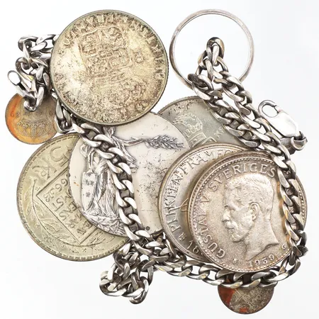 Mynt 2 st 10 kronor 1972,mynt 2 st 2 kronor 57 och 59,mynt 1 st 2 krona 1939,mynt 5 krona 1966,2 10 öringar 1939 och 1943,medalj,trasigt silver,totalvikt 147 gram.  Vikt: 147 g