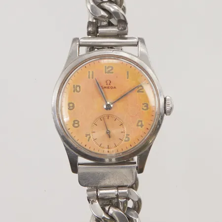 Herrur Omega 34mm stål manuell, ref:2383-6, verknr:10951310, utbytta visare, krona och glas, patinerad urtavla med krackeleringar, gravyr.