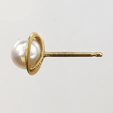 Udda örhänge med pärla Ø5,5mm, saknar snurrebuss, 18K Vikt: 0,5 g