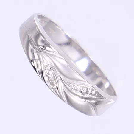 Ring med diamant ca 0,005ct stl:16¾ bredd 2-5mm Hedbergs Guld (HSG) vitguld 18K Vikt: 1,4 g