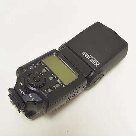 Blixt Canon Speedlite 580EX, snr: 413835, inga tillbehör. Skickas med postpaket.