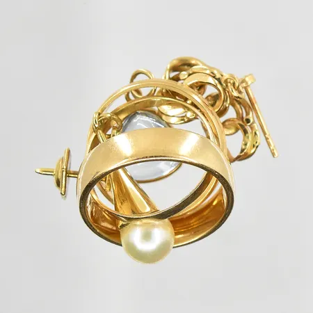 Diverse defekt guld med sten och pärla 18K. Vikt: 12,3 g