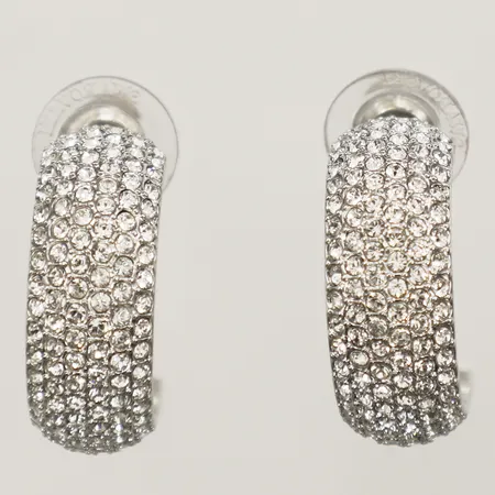 Ett par örhängen med vita stenar, Swarovski, längd 23,5mm, bredd 8,8mm, vitmetall, originaletui