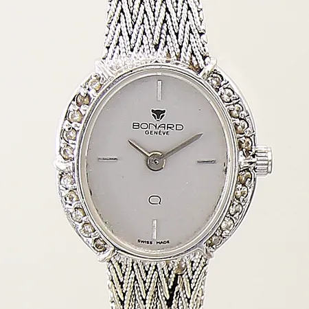 Damur Bonard Geneve 14K med diamanter 20 x ca 0,01ct, quartz Ø18mm serie-nr590405, integrerad länk i 14K, del i länk defekt, går ej, inga övriga tillbehör Bruttovikt 23,8g