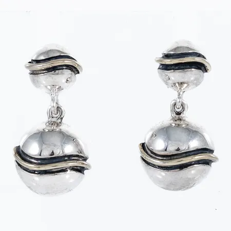 Örhängen med förgyllda detaljer, bredd 9,5-13mm, längd 25mm silver 925/1000 5,2g. 