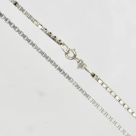 Kedja Venezia längd 61cm, bredd 2mm, ostämplad, silver. Vikt: 16 g