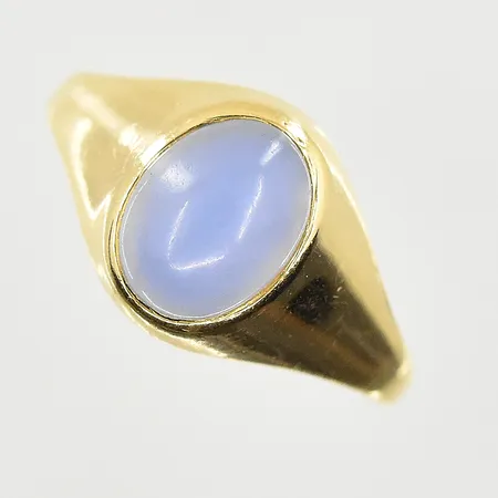 Ring med blå sten stl:16½ bredd 1-10mm, 18K. Vikt: 2,3 g