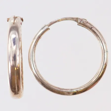 Ett par örhängen creoler Ø21mm bredd 4mm ihåliga Silver 925/1000.  Vikt: 3,1 g